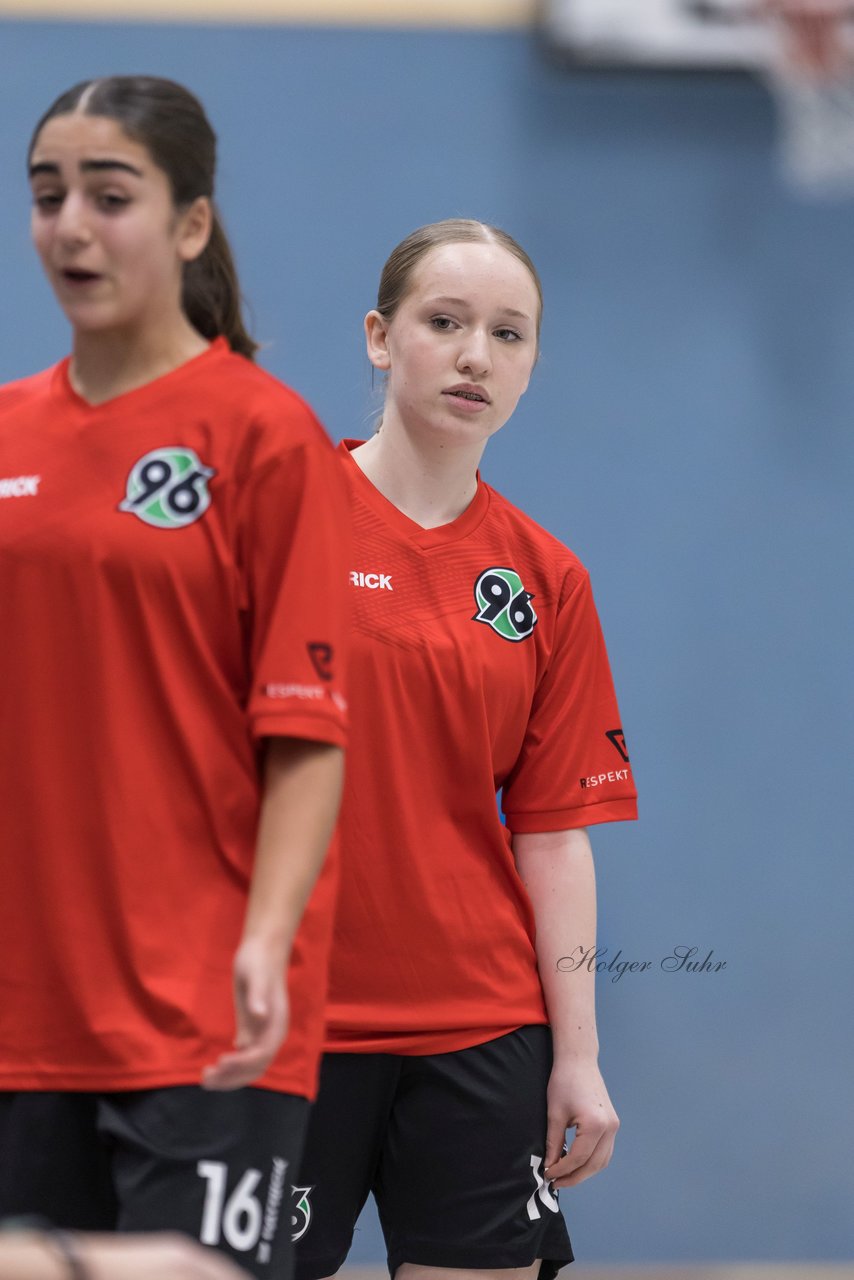 Bild 805 - C-Juniorinnen Loewinnen Cup